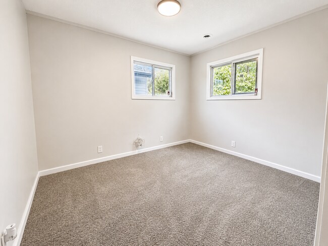 Building Photo - Cozy Columbus Home with Yard and Convenient Location