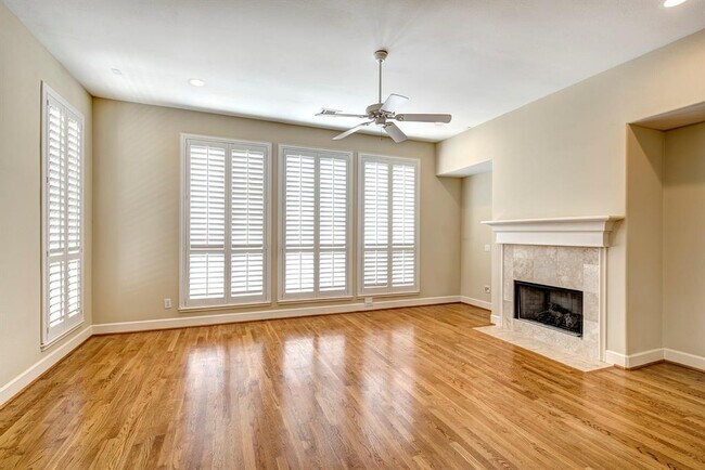 Building Photo - 301 Asbury St