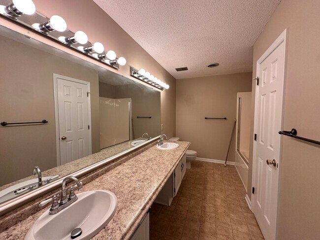 Building Photo - Exclusively Offered By Muse Realty Rentals...