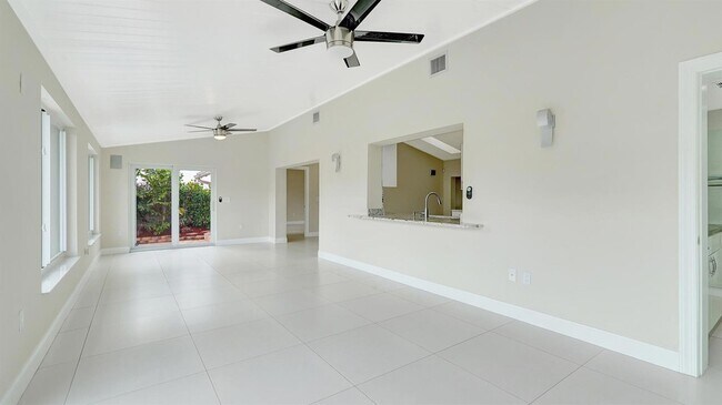 Building Photo - 1412 NE 53rd Ct