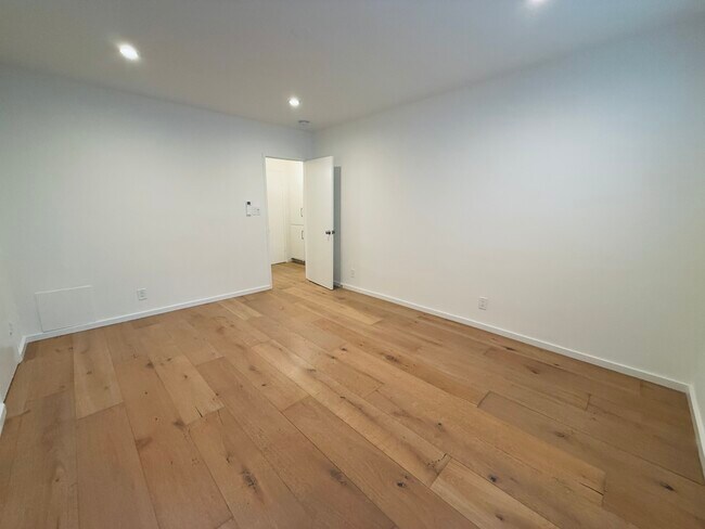Building Photo - 517 Pier Ave