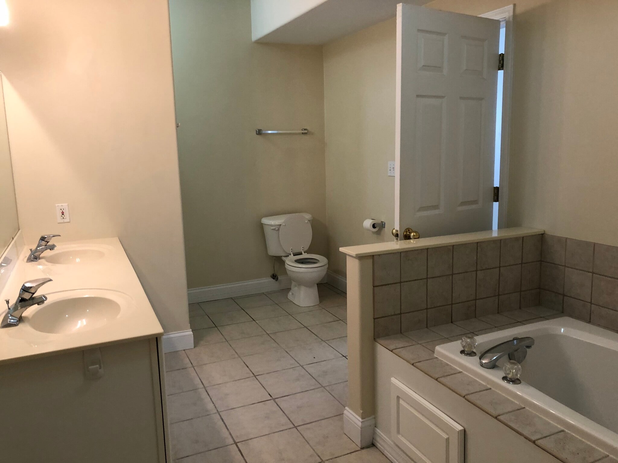 Building Photo - 1507 Fox Run Dr