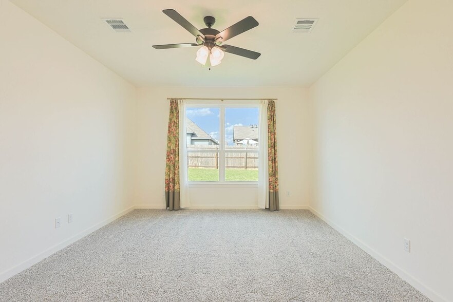 Building Photo - 2206 Hall of Fame Ct