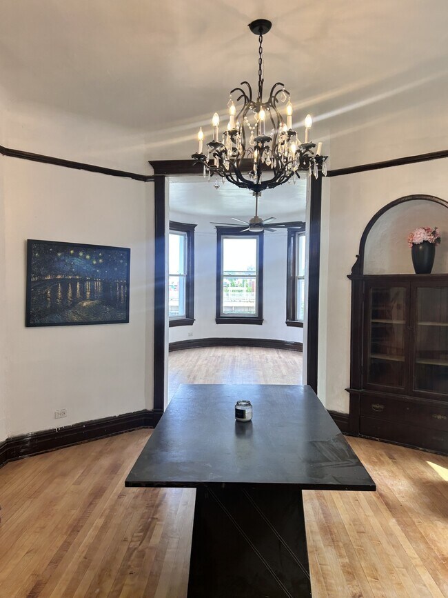 Building Photo - 4724 S Prairie Ave