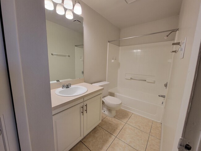 Building Photo - 3831 Bowline Cir