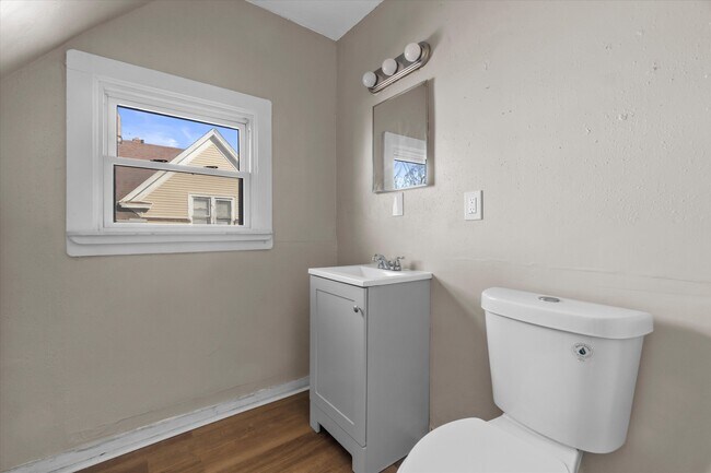 Building Photo - 26th St Milwaukee Duplex