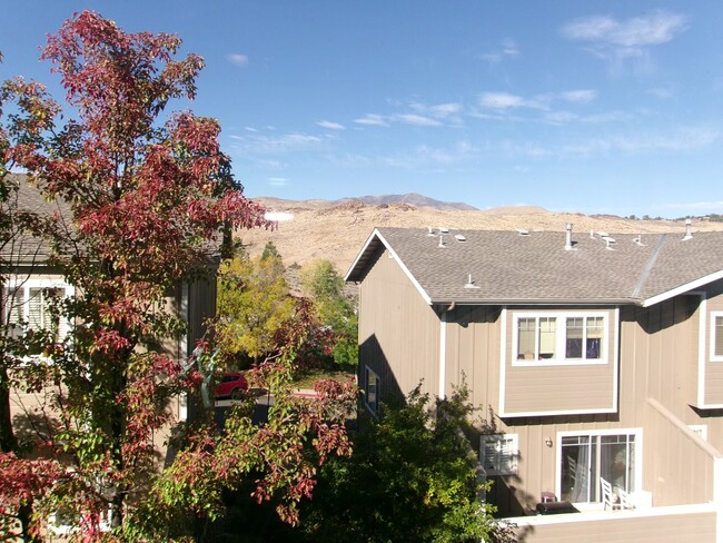 Building Photo - 3 Bedroom, 2-1/2 bath, 2-car garage in Nor...