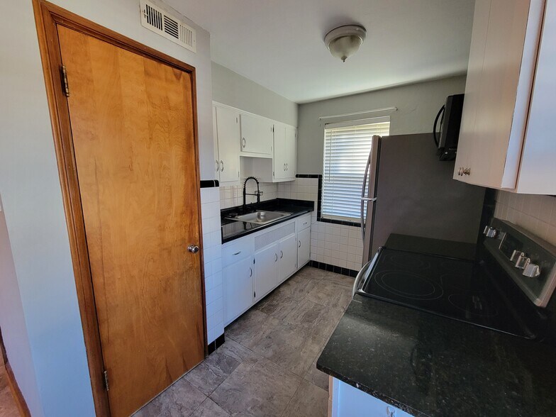 Building Photo - 5849 Eichelberger St