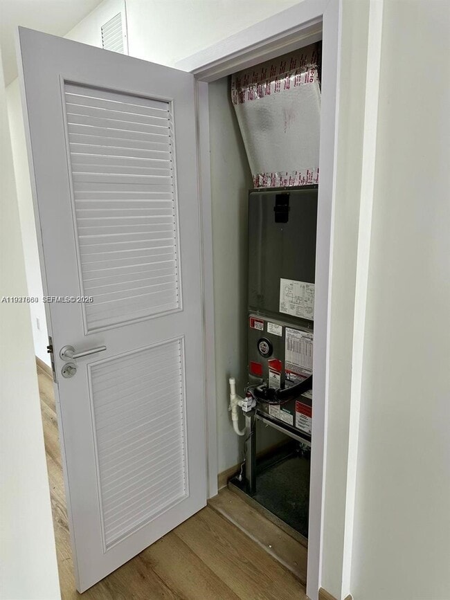 Building Photo - 722 NW 6th Ct