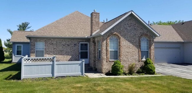 Building Photo - Two Bedroom Condo in BG