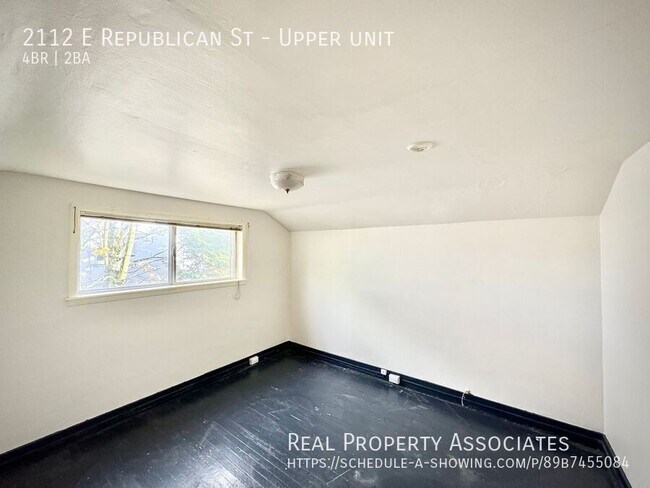 Building Photo - 2112 E Republican St