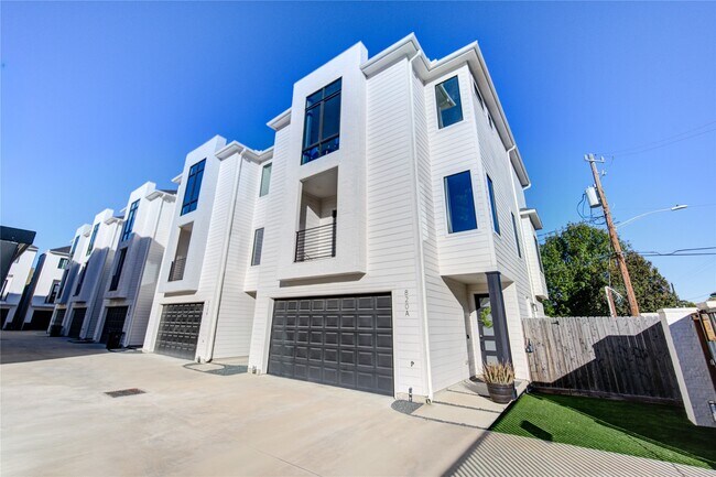 Building Photo - 820 Wakefield Dr