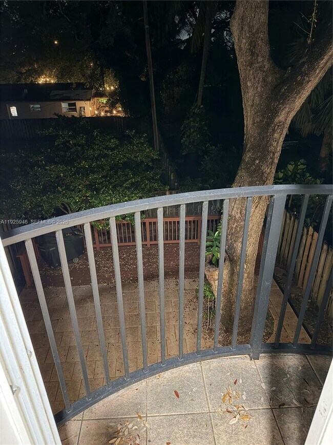 Building Photo - 2927 SW 18th Terrace