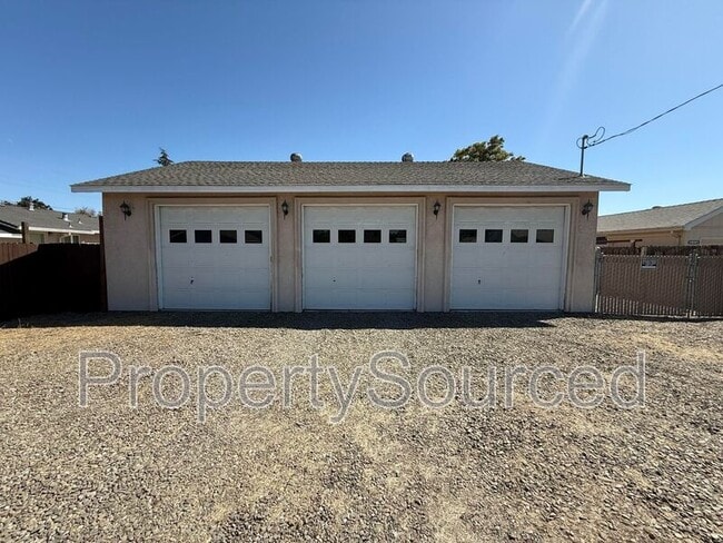 Primary Photo - 524 E Krell Ln