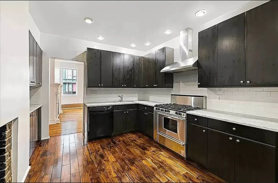 Building Photo - 510 Greenwich St
