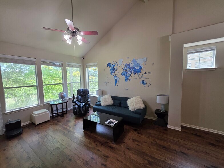 Building Photo - 7901 Southwest Pky
