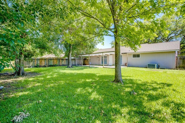 Building Photo - 2504 Ewell Dr