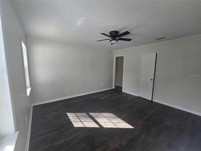 Building Photo - 4302 Venice Dr