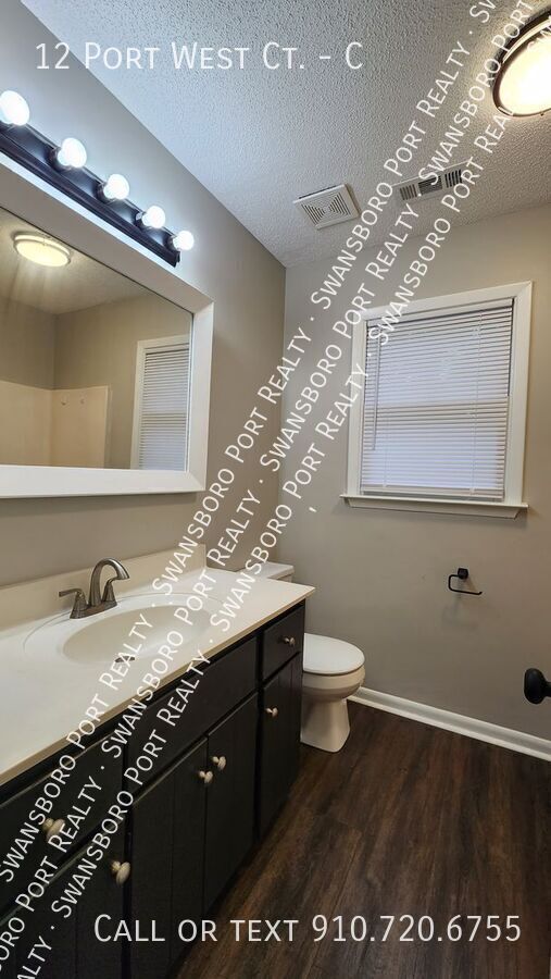 Building Photo - 12 D Port W Ct