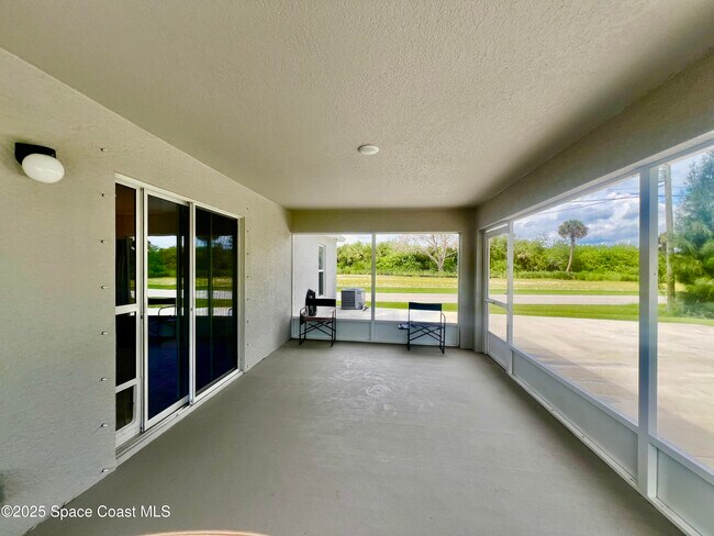 Building Photo - 499 Oakleaf St SW