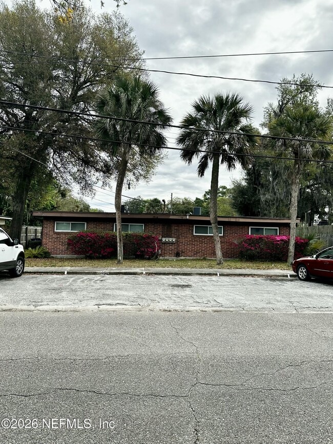 Building Photo - 2821 Searchwood Dr