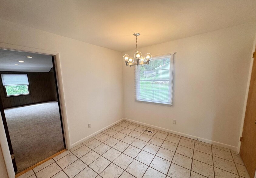 Building Photo - 2710 Academy Dr