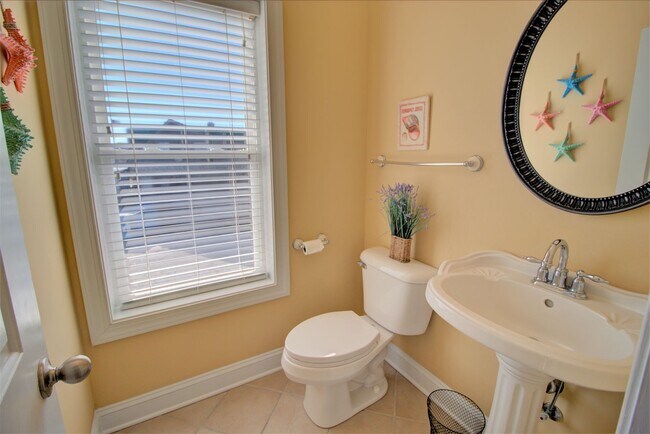 Building Photo - Pet Friendly Off Season Rental 4 Bedroom Oceanfront next to North Topsail Seaview Pier 12/1/2025 ...