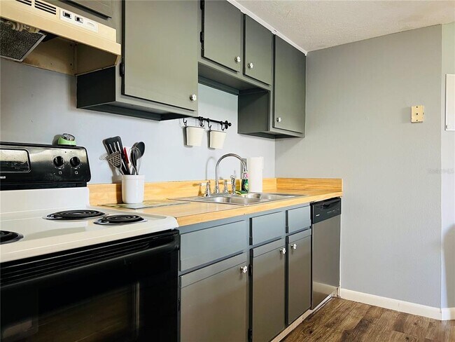 Building Photo - 5026 Water Oak Dr
