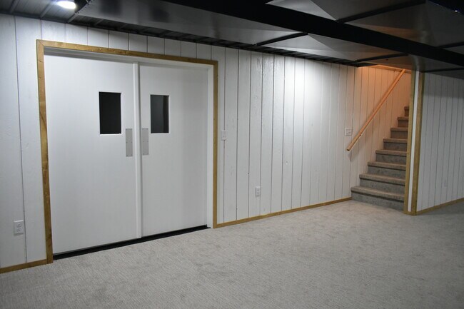 Building Photo - 1208 Oak St N