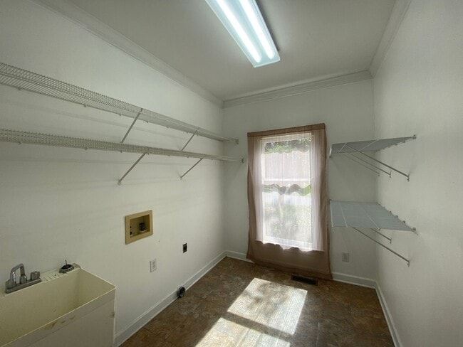 Building Photo - 1800 Curraghmore Rd