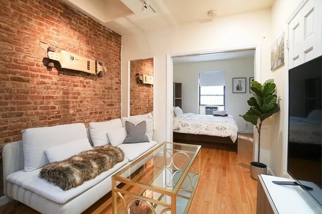 Primary Photo - EAST 73 STREET