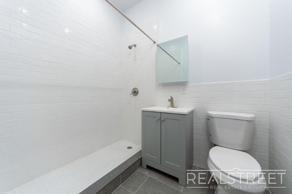 Building Photo - brand New 3 Bed 2 Bath Garden Duplex in Ri...