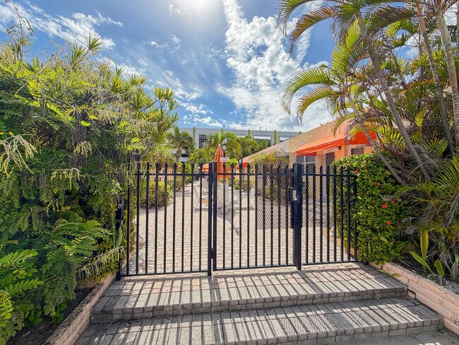 Building Photo - 1775 N Ocean Dr