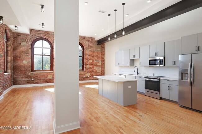Building Photo - 179 Chelsea Ave