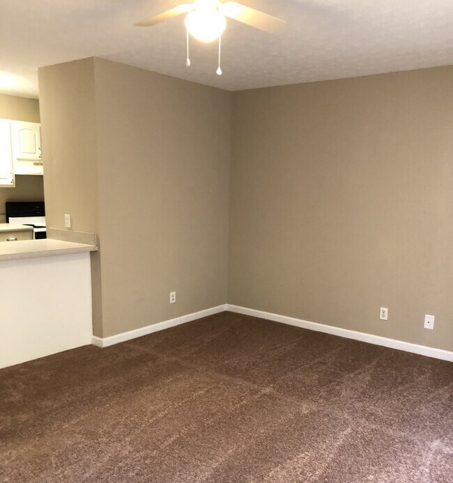 Building Photo - 3BD 3BA DUPLEX CLOSE TO TTU FOR RENT