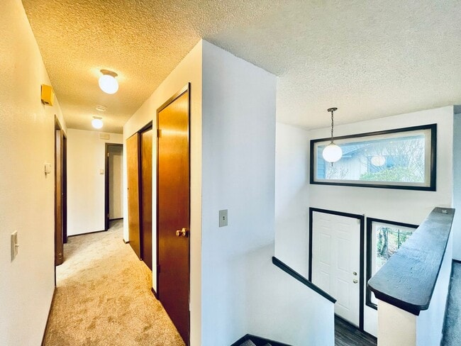 Building Photo - Tranquil House on Quiet South Delridge Street!