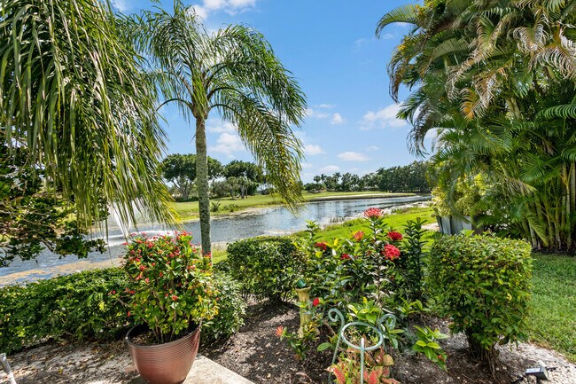 Building Photo - 8232 Heritage Club Dr