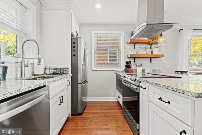 Building Photo - 110 E Rosemont Ave