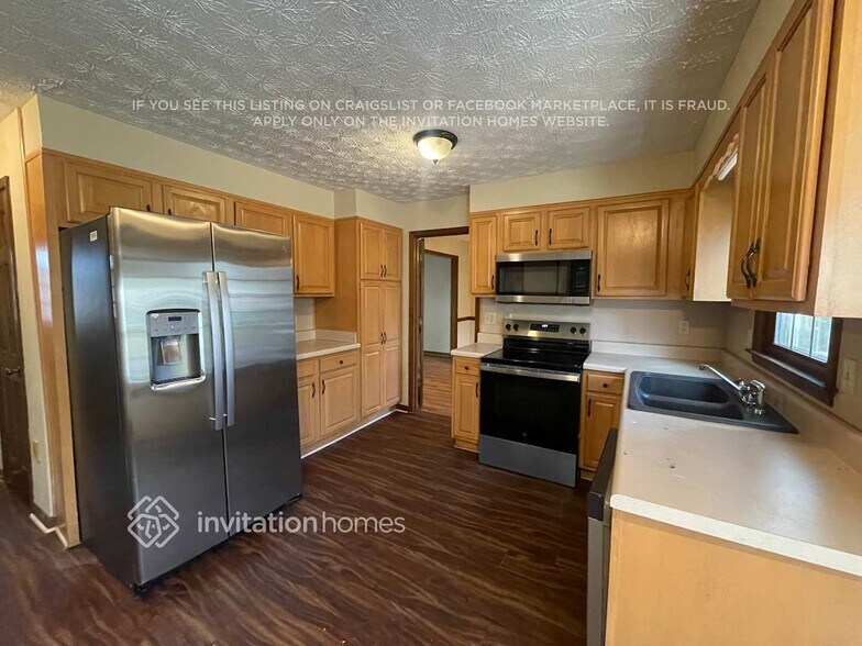 Building Photo - 5120 E Shore Dr SW