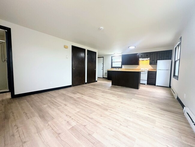 Building Photo - 842 7th St