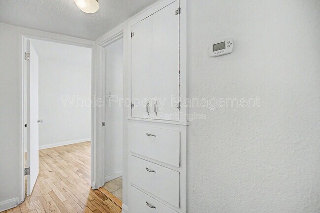 Building Photo - 2705 W Park Pl