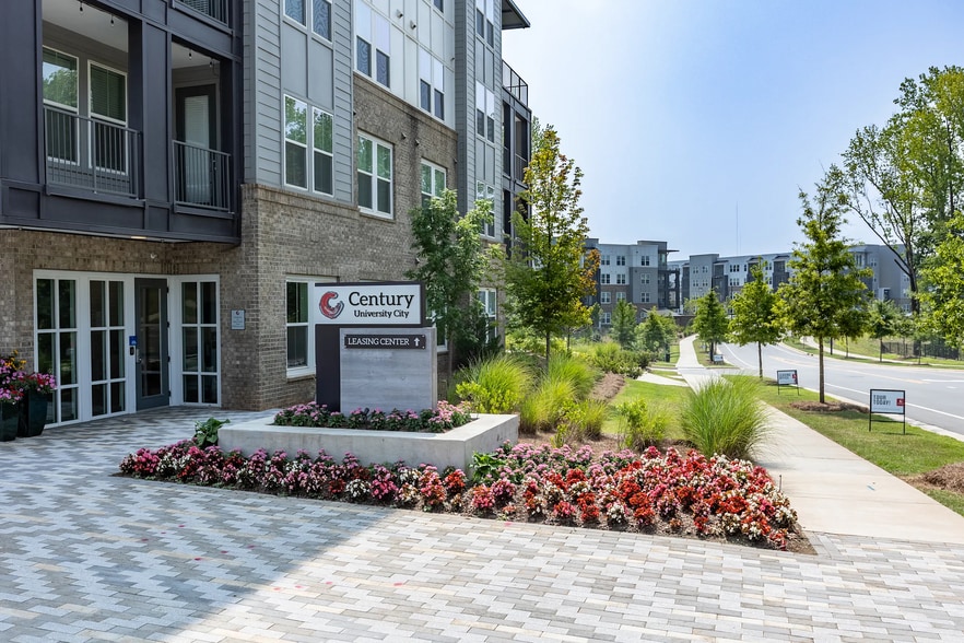 Building Photo - 5340 Periwinkle Hl Ave