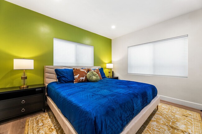 Building Photo - 1400 N Orange Dr