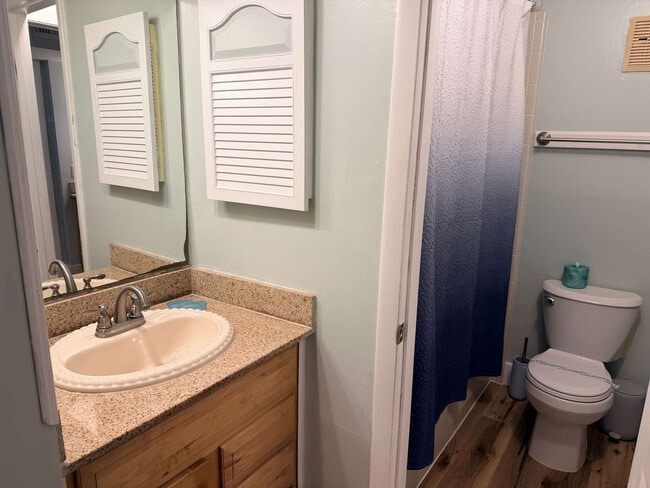 Building Photo - 8743 Thomas Dr