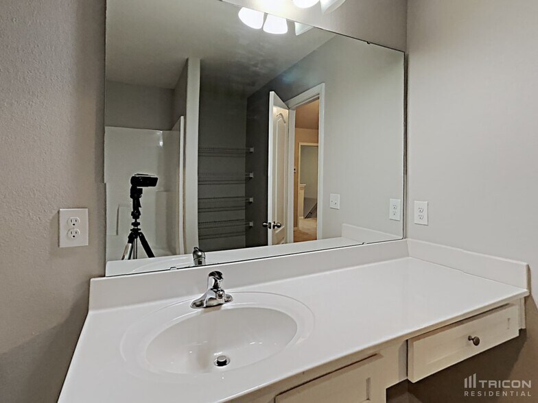 Building Photo - 9721 Crooms Ct