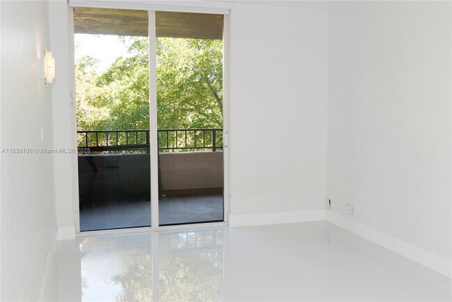 Building Photo - 141 Crandon Blvd