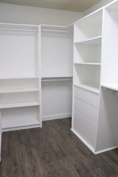 Building Photo - 5239 Fallen Leaf Dr