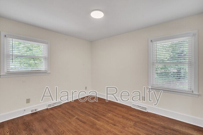 Building Photo - 3733 Manchester Dr