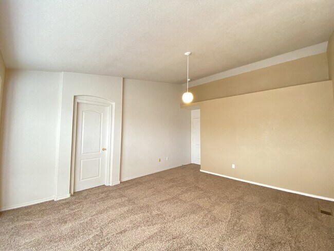 Building Photo - Northern Meadows - 3BR 2 Story - LOFT