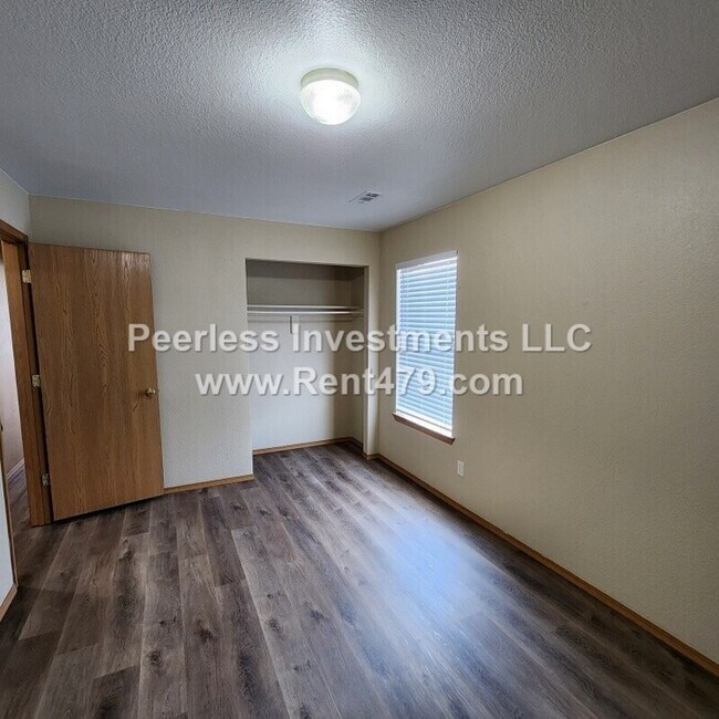 Building Photo - 844 Lariat St